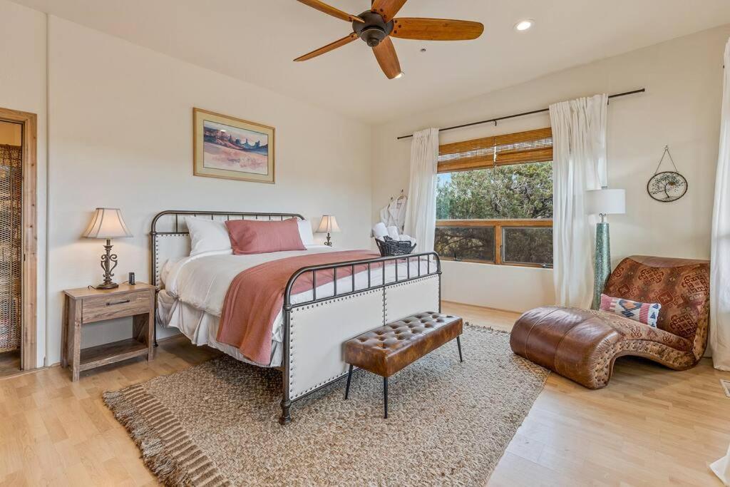 Close To Fresh Creek! Sleeps 12 ~ Amazing Views W/Serene Open Space ~ Hot Tub + Game Room ~ Trails Outside Sedona Eksteriør bilde