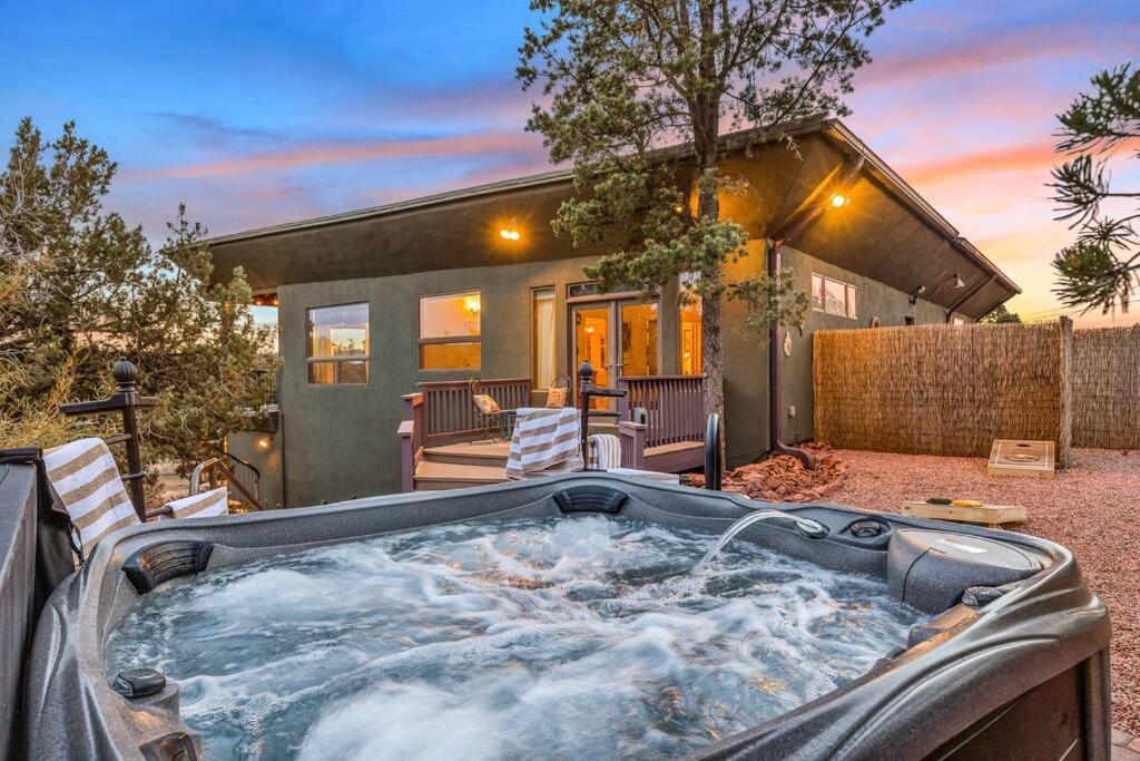Close To Fresh Creek! Sleeps 12 ~ Amazing Views W/Serene Open Space ~ Hot Tub + Game Room ~ Trails Outside Sedona Eksteriør bilde