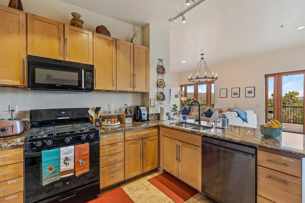 Close To Fresh Creek! Sleeps 12 ~ Amazing Views W/Serene Open Space ~ Hot Tub + Game Room ~ Trails Outside Sedona Eksteriør bilde