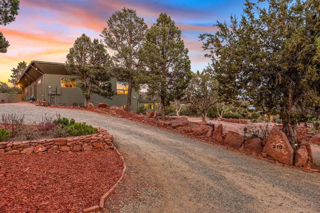 Close To Fresh Creek! Sleeps 12 ~ Amazing Views W/Serene Open Space ~ Hot Tub + Game Room ~ Trails Outside Sedona Eksteriør bilde